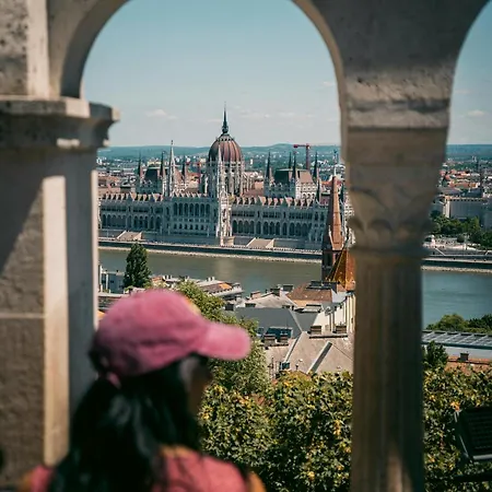 Three Corners Downtown ホテル 4*