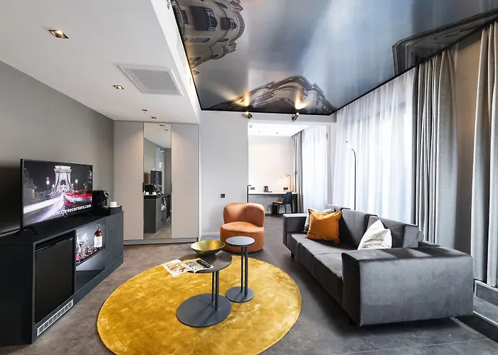 Hotel Three Corners Downtown 4*