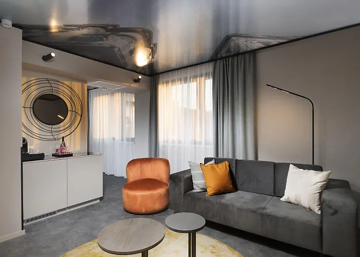 Three Corners Downtown 4*