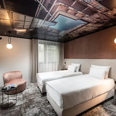 Three Corners Downtown Hotell