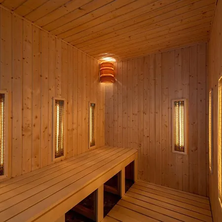 Three Corners Downtown 4*