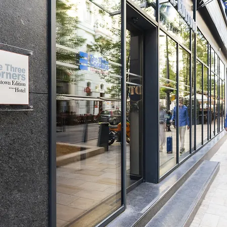 Three Corners Downtown 4*