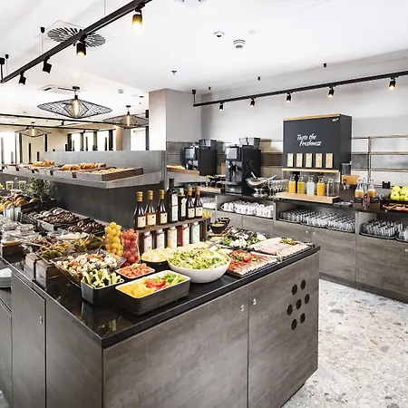 Three Corners Downtown 4*