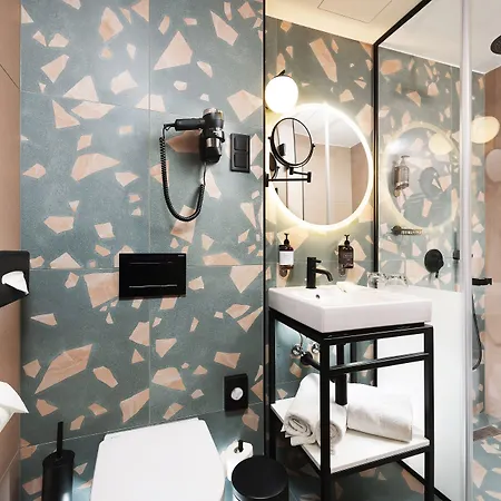 Hotel Three Corners Downtown