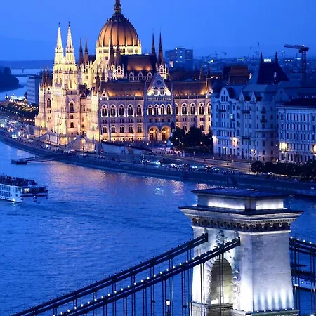 Three Corners Downtown Hotel 4*