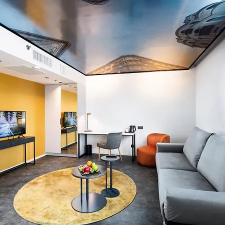 Three Corners Downtown 호텔 4*