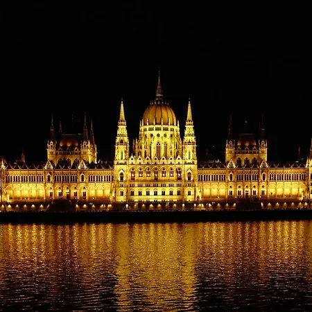 Three Corners Downtown Отель 4*