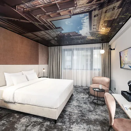 فندق Three Corners Downtown 4*