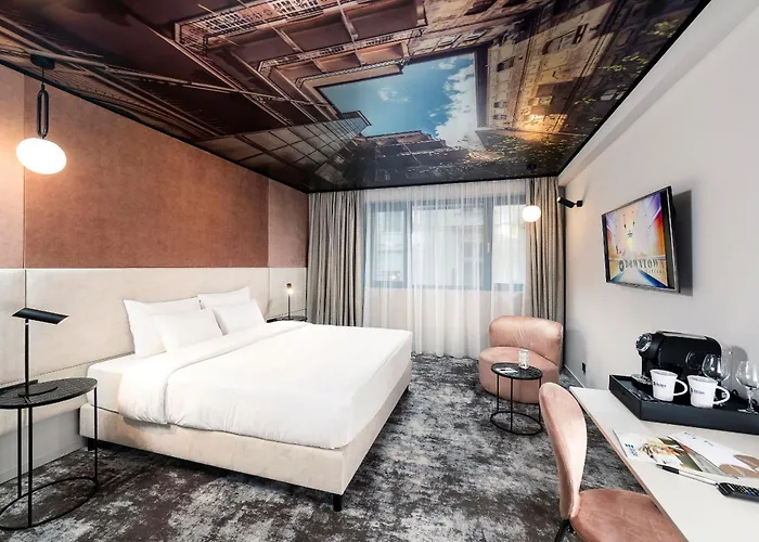 Hotel Three Corners Downtown 4*