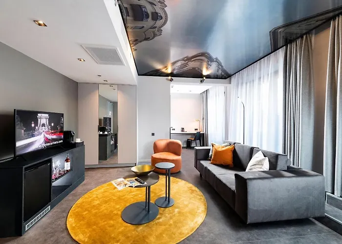 Hotel Three Corners Downtown 4*