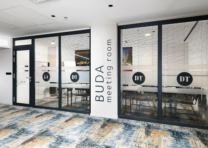 Hotel Three Corners Downtown 4*