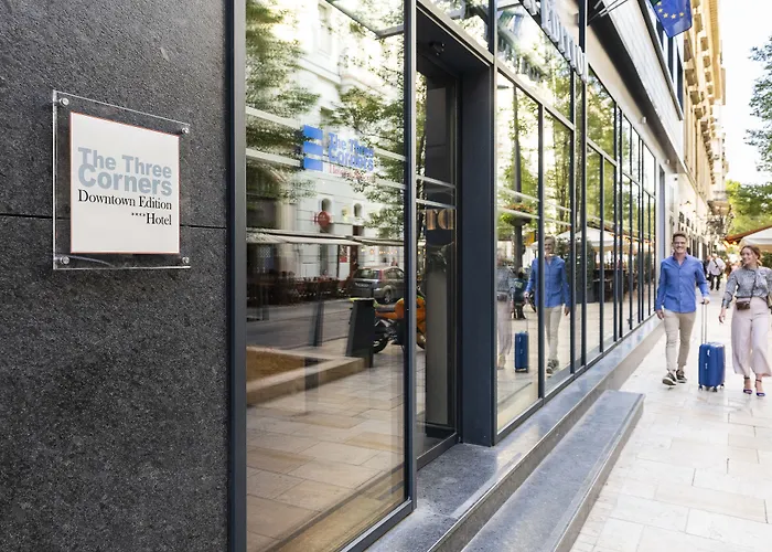 Three Corners Downtown 4*