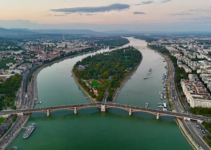 Three Corners Downtown 4*